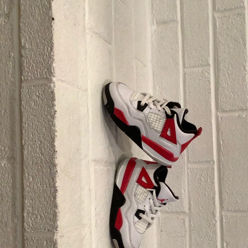 Jordan four red cement size 9c.
